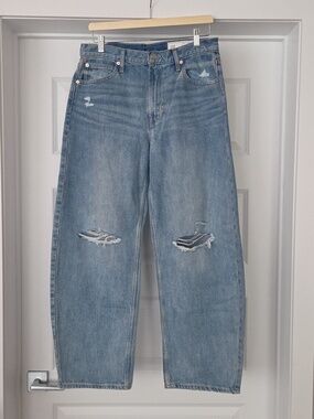 NWOT GAP Barrel High Rise Jeans, Size 30 In Light Indigo Destroy